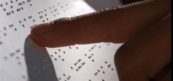 Leyendo en braille