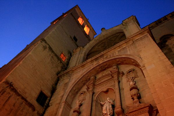 Fachada y torre de Santiago el Real, Logroño